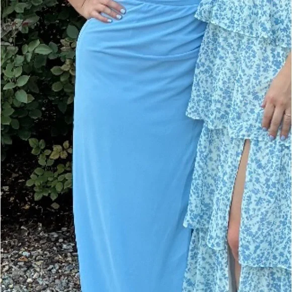 Elegant Blue Sleeveless Maxi Dress - Picture 6 of 6